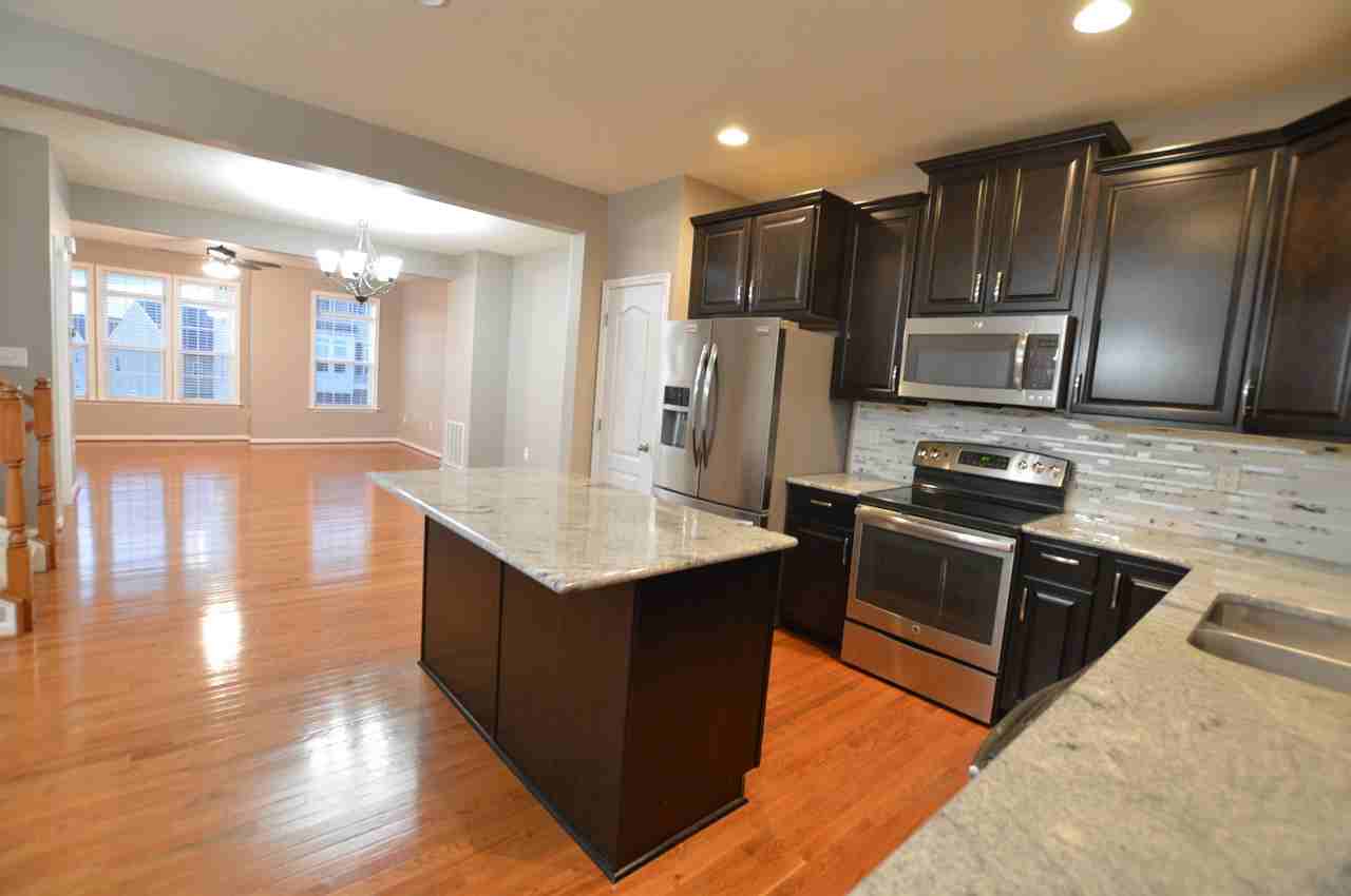 3702 Sun Pl #1 - Photo 5 of 19