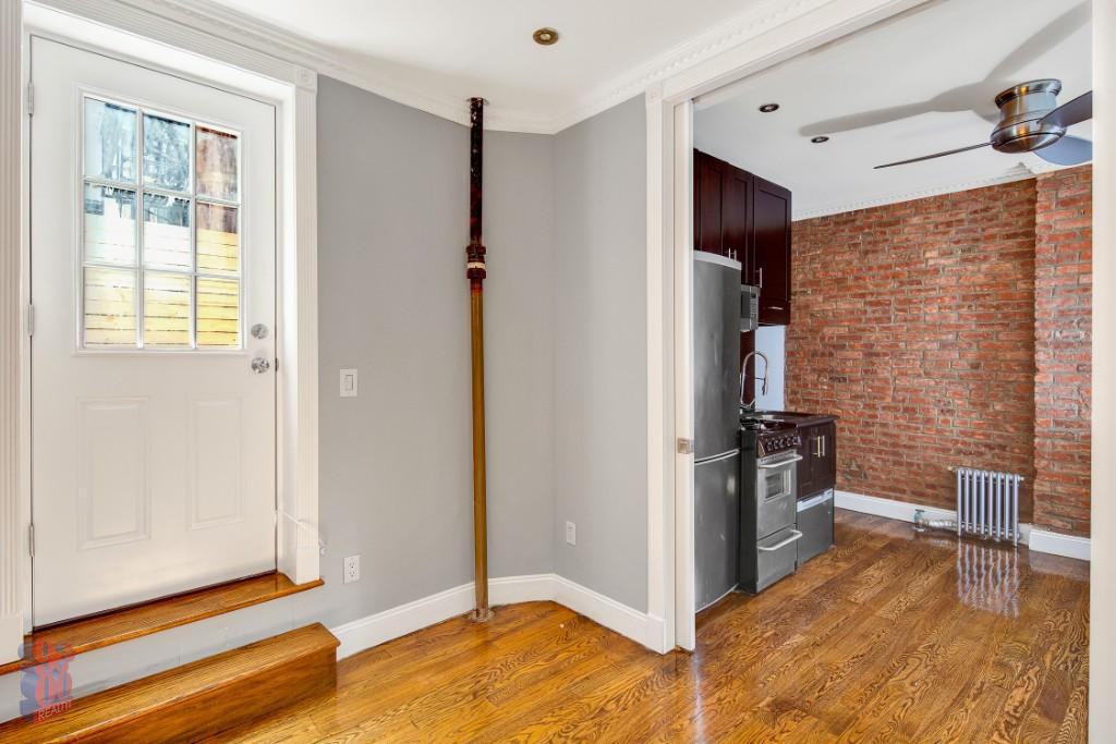 E 106th St #7 - Photo 2 of 10