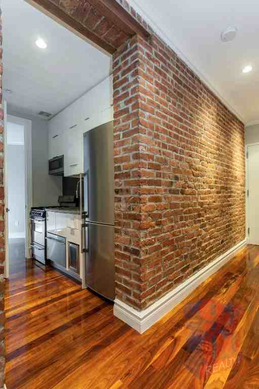 Lexington Ave #4 - Photo 2 of 8