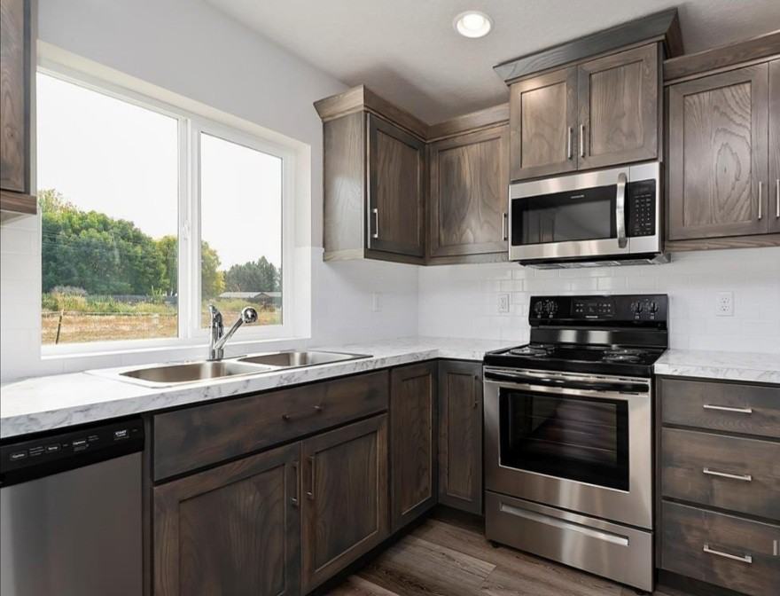 Townhouse Style Apartment - Photo 3 of 6