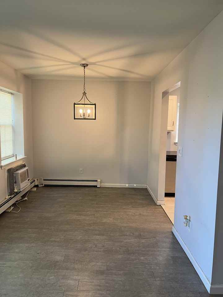 17 Lexington Hl Unit 1 - Photo 3 of 11