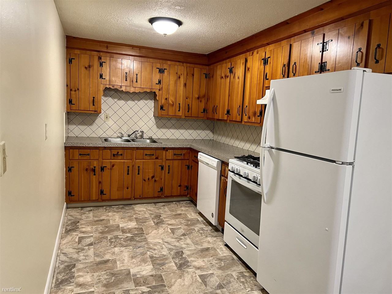 655 Mount Hope Ave - Photo 2 of 8