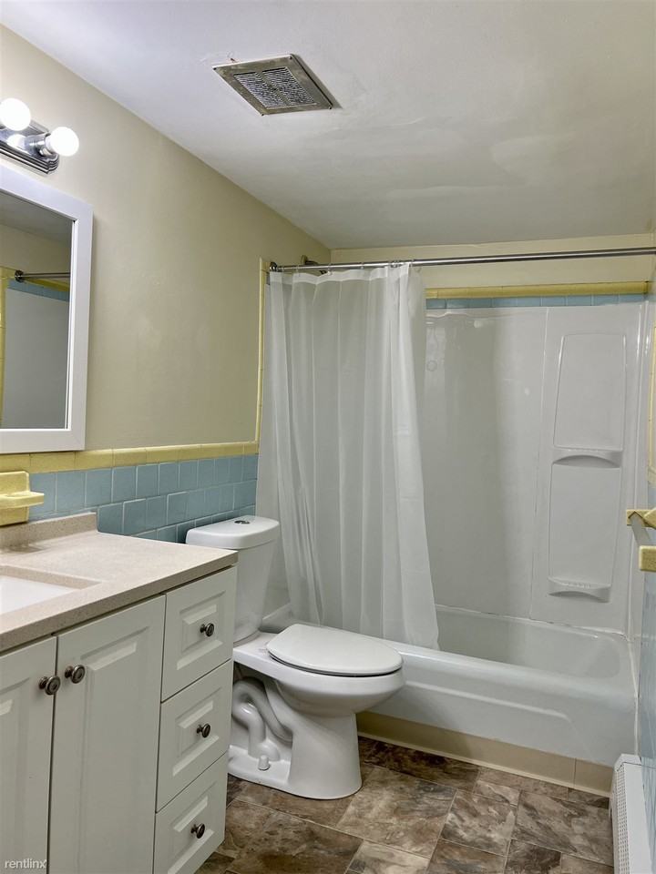 655 Mount Hope Ave - Photo 3 of 8