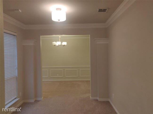 1426 Kingsley Dr - Photo 3 of 14