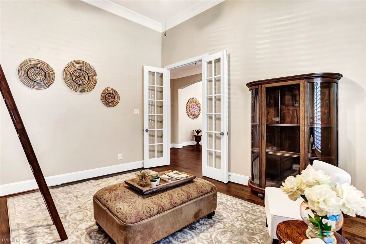 931 Scotia Dr - Photo 3 of 20