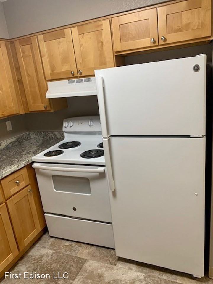 530 N. Edison Street - Photo 2 of 9