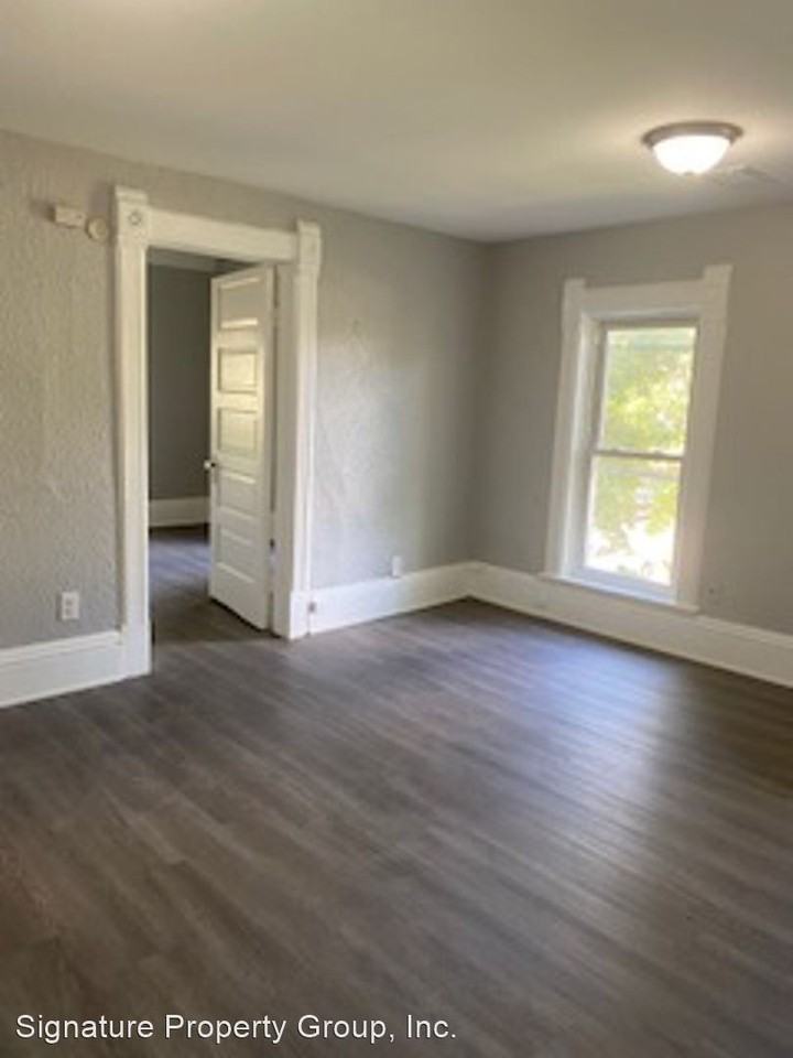 900 Summit Street - Photo 2 of 8