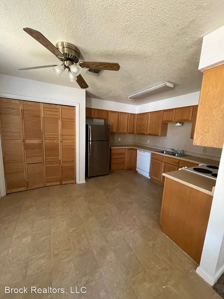 6530/32 Fall Creek Highway - Photo 2 of 11