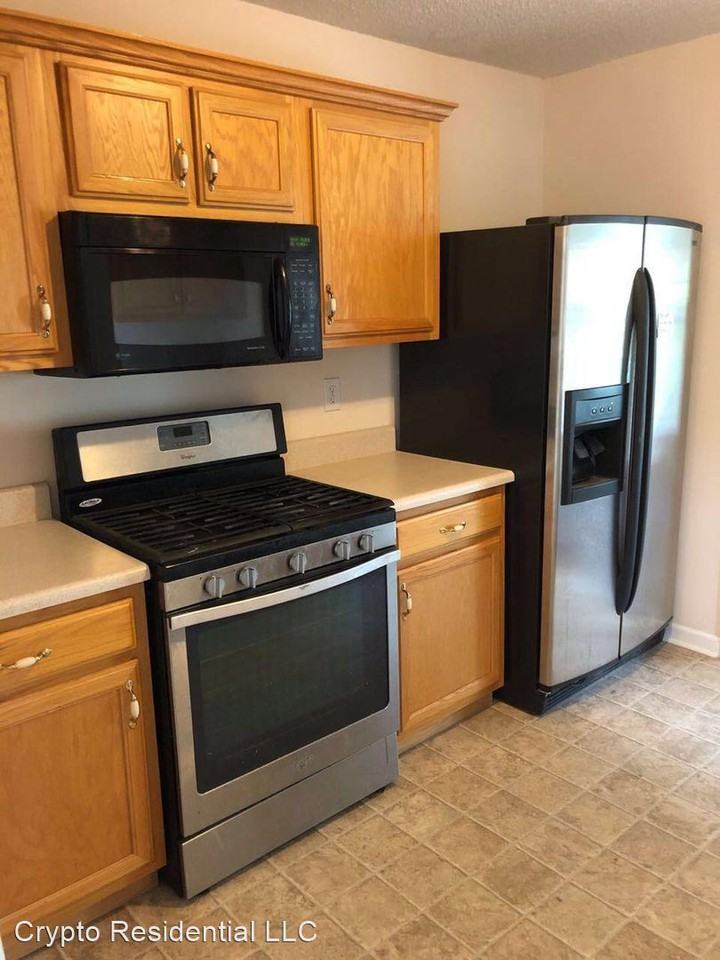 1038 Wynnbrook Ln - Photo 3 of 9