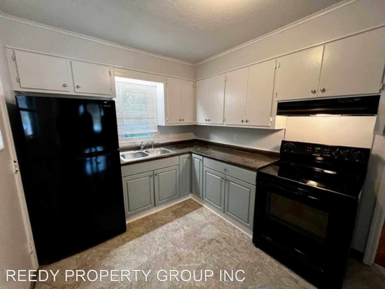 157 Lincoln Dr - Photo 3 of 20