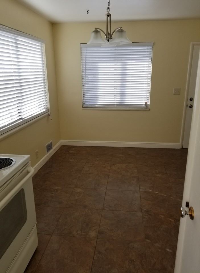 1584 Nw - Photo 4 of 14