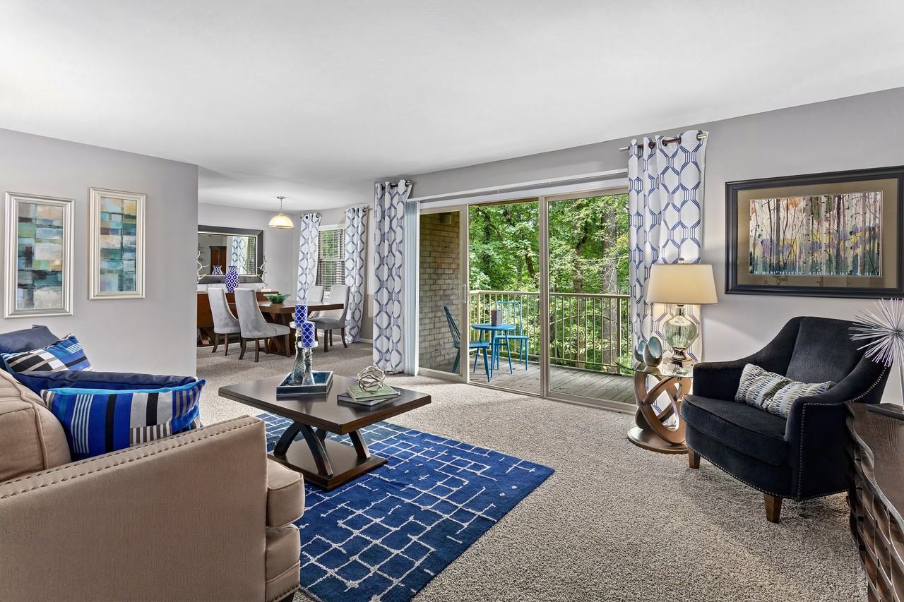 Versailles Apartments - Photo 7 of 28