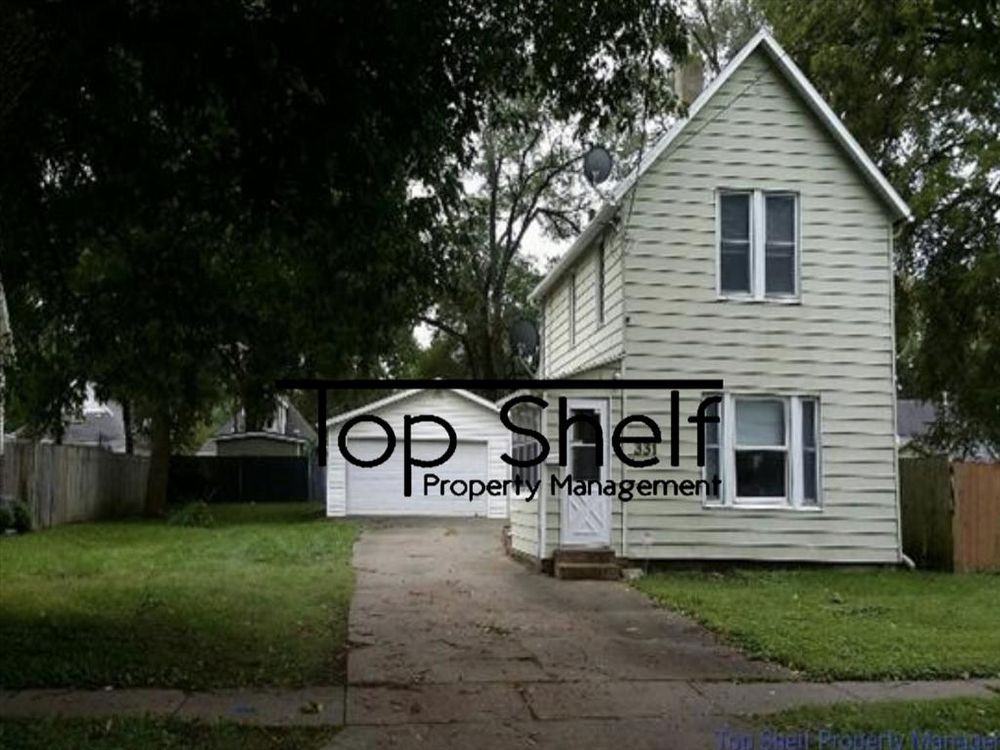 331 331 E Granger Des Moines, IA 50315 - Photo 2 of 12