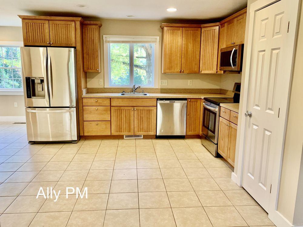 693 Greene Acres Rd N - Photo 2 of 24