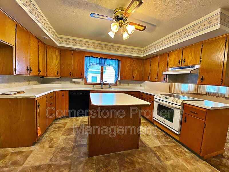 404 S Ontario St - Photo 2 of 18