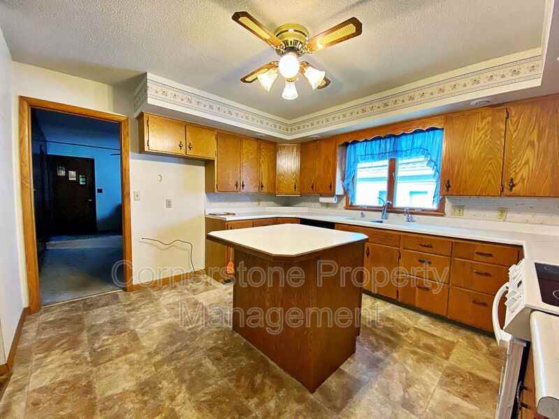 404 S Ontario St - Photo 3 of 18