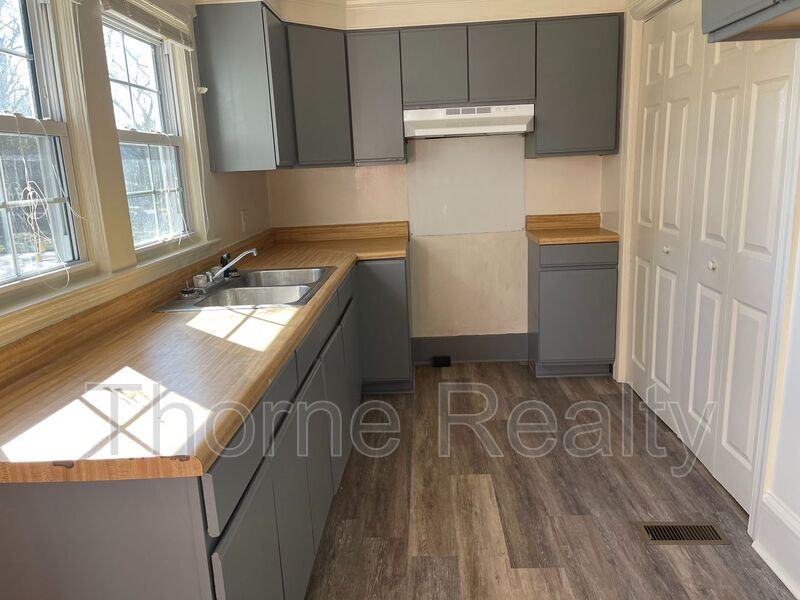 324 Trevathan St #324 - Photo 3 of 16