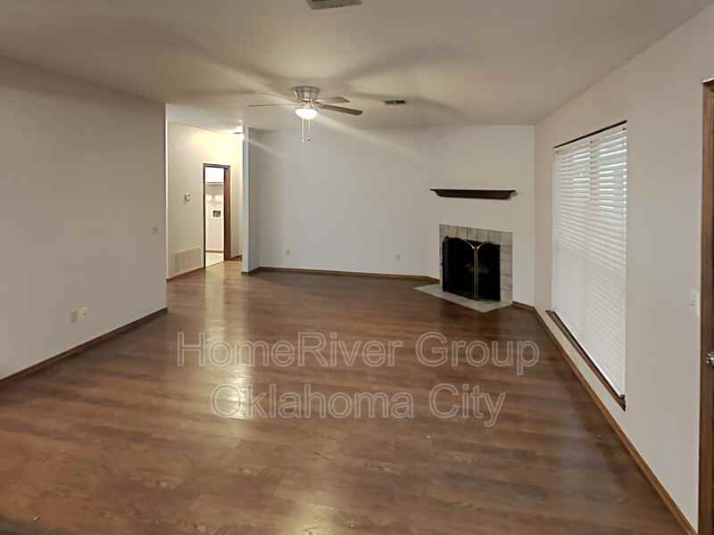 1401 Nottoway Dr - Photo 3 of 21