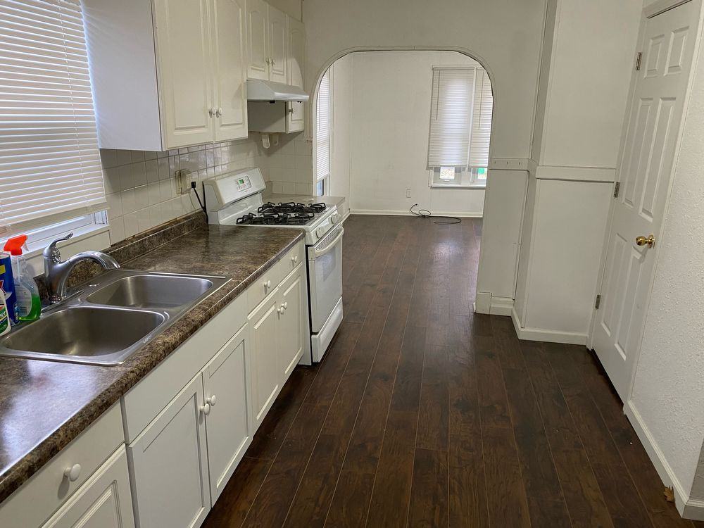 331 331 E Granger Des Moines, IA 50315 - Photo 3 of 12