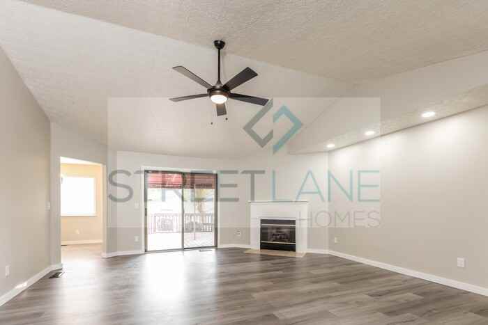 870 Bisque Ct - Photo 3 of 15