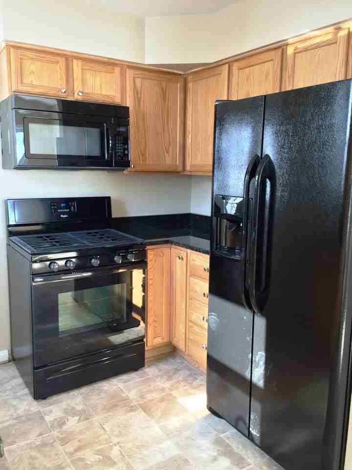 5620 Laurelton Ave - Photo 3 of 16