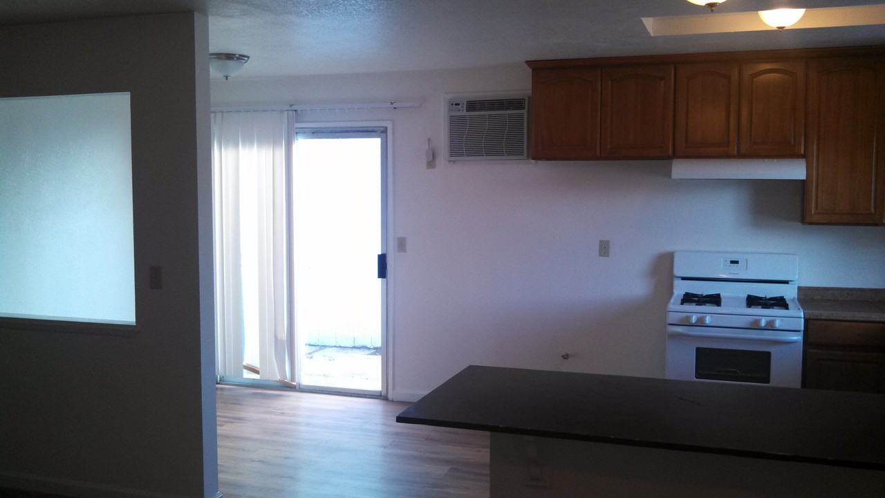 72 Lezlie Ct - Photo 2 of 4