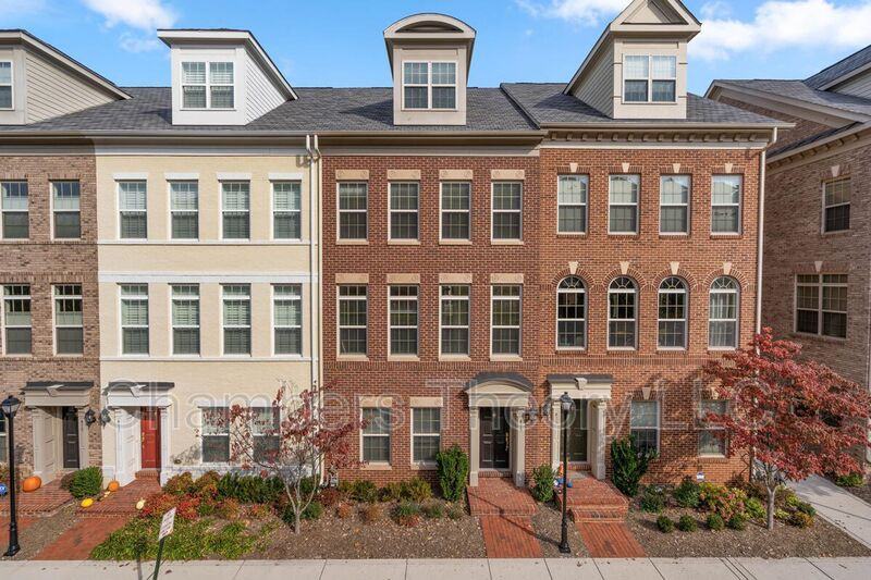 415 N Upton Ct