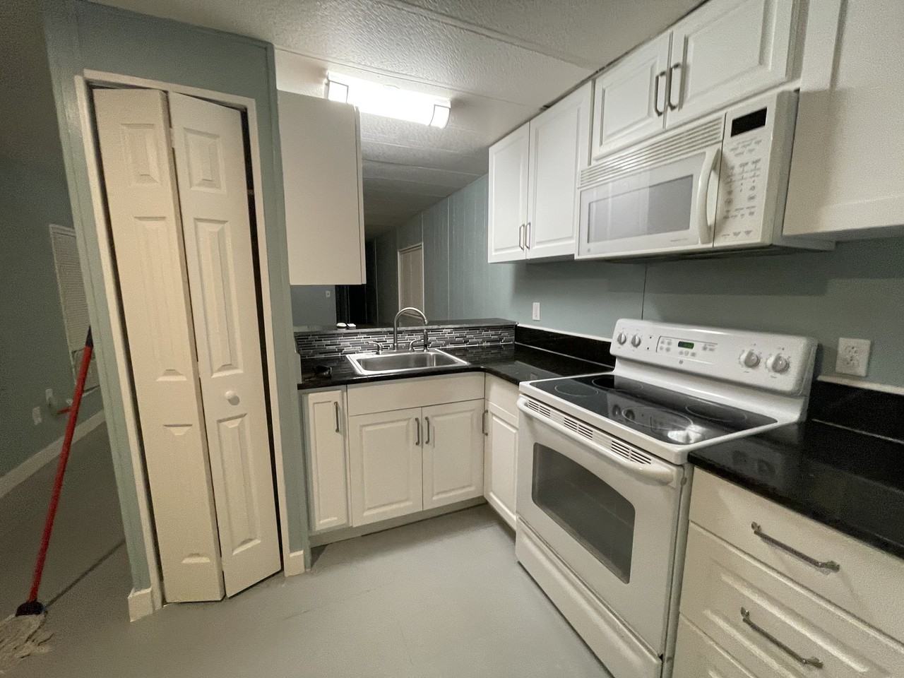 6987 Ash Dr - Photo 2 of 9