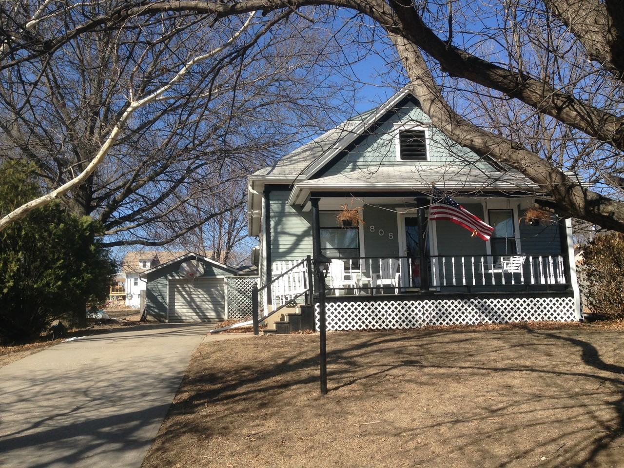805 Grove St - Photo 2 of 20