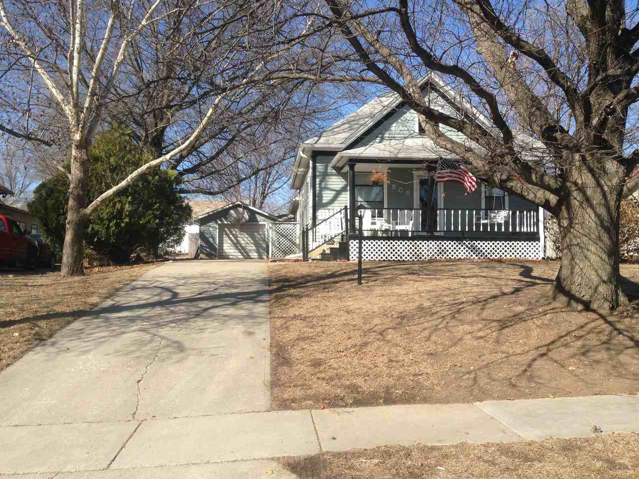 805 Grove St - Photo 3 of 20