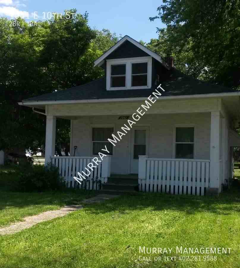 1041 E 10th St - Photo 2 of 13