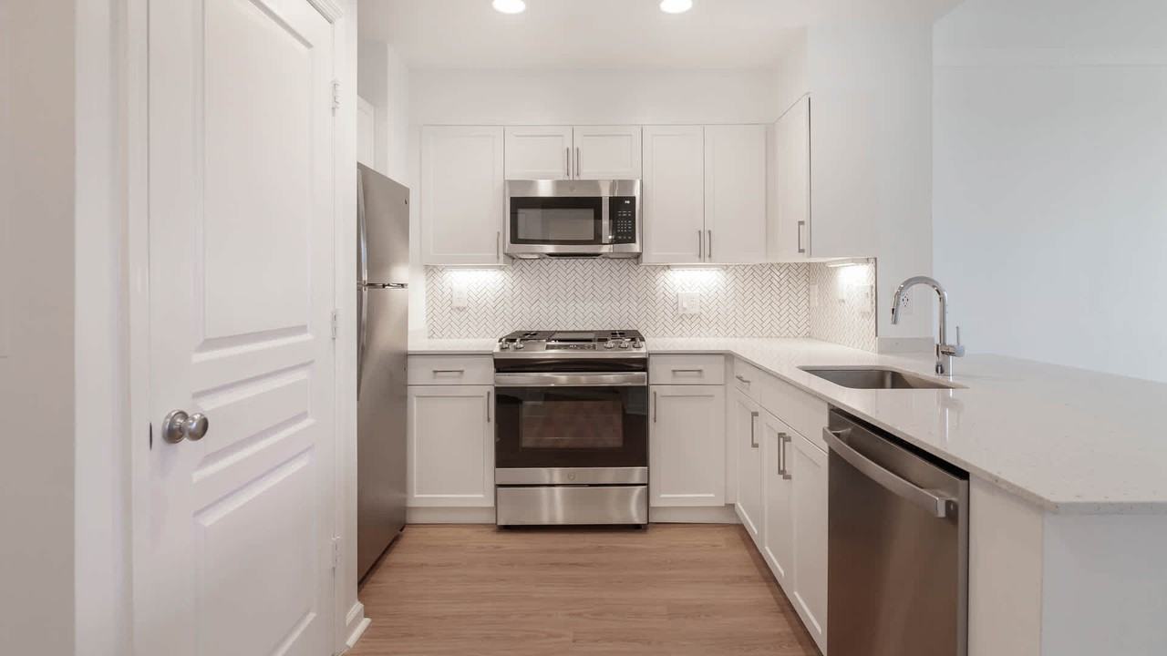 2201 Wilson - Photo 6 of 51