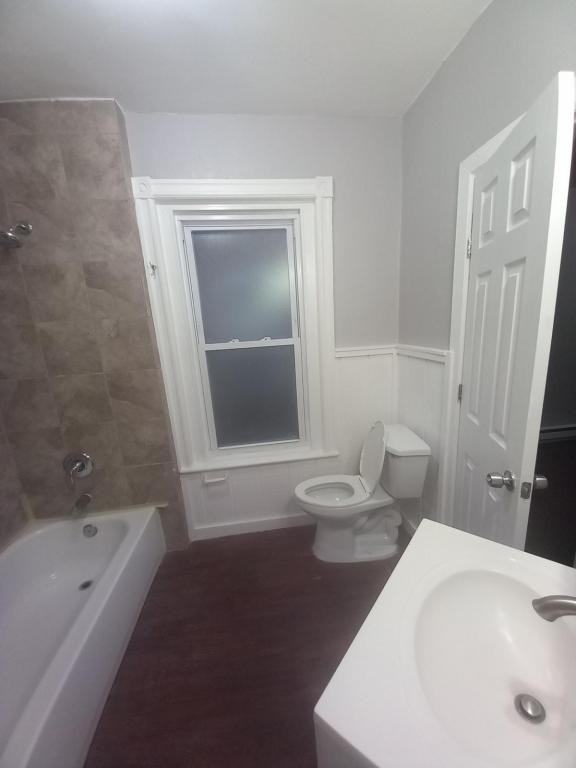 33 N Franklin St - Photo 3 of 6