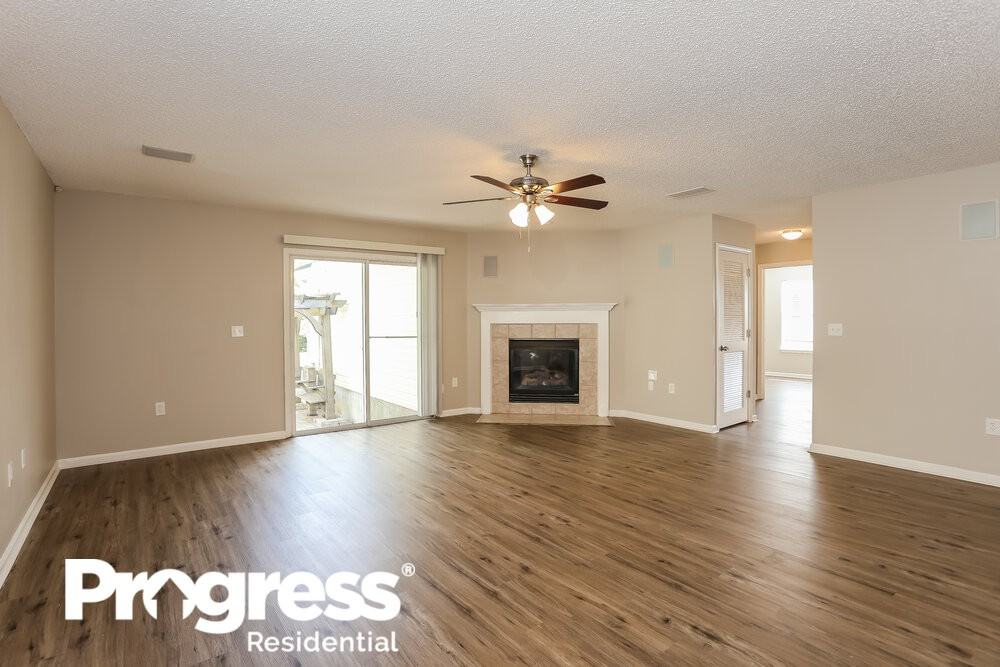 13403 Ashford Wood Ct E - Photo 3 of 18