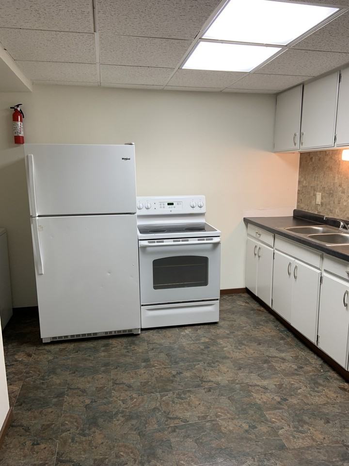 323 Plumb St - Photo 2 of 9