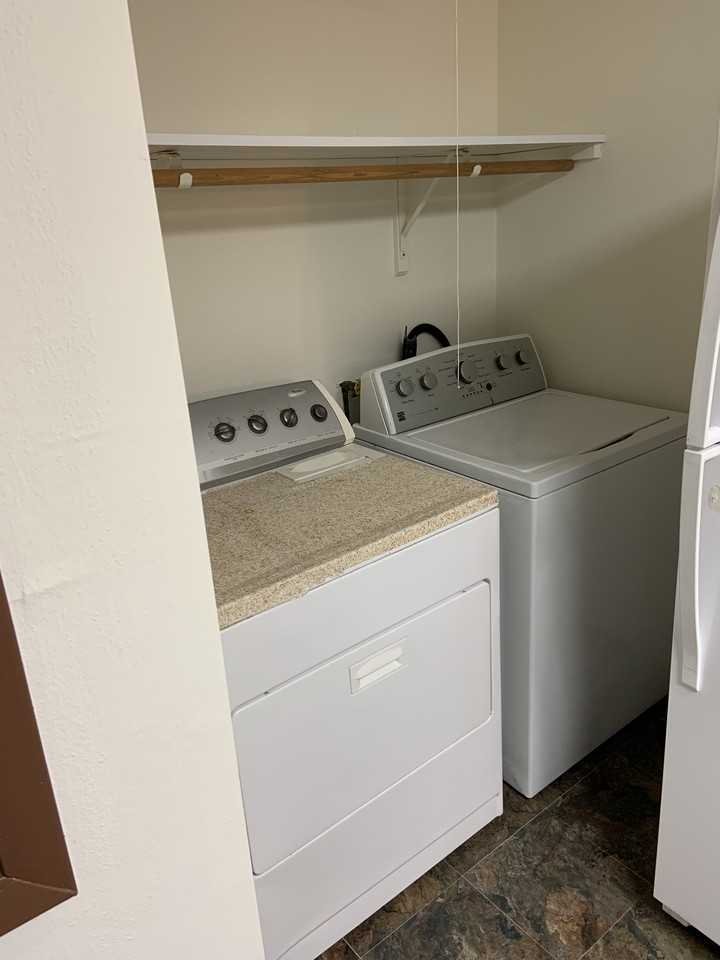 323 Plumb St - Photo 3 of 9