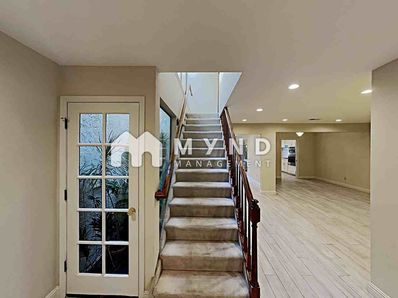 1313 Victoria Ter - Photo 2 of 37