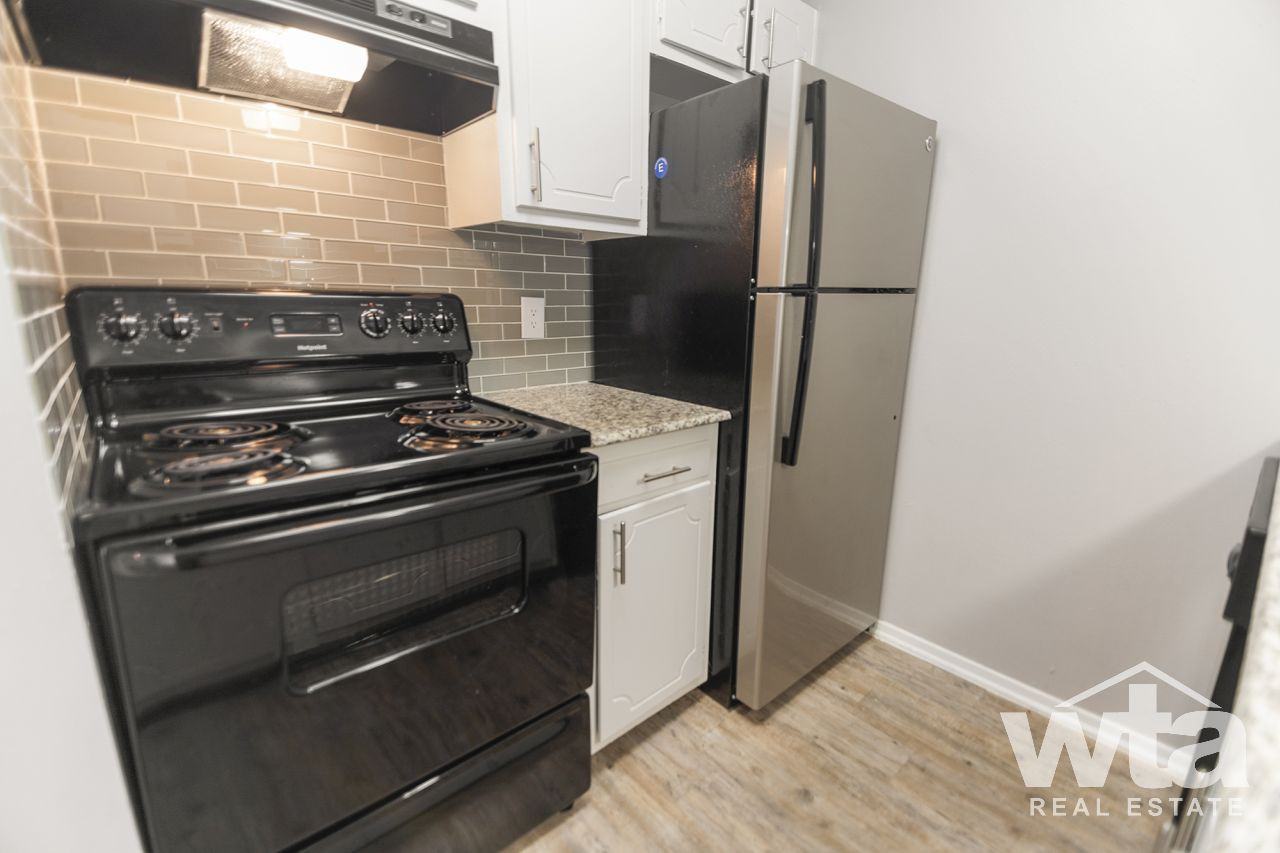 1911 WILLOW CREEK DR - Photo 3 of 17