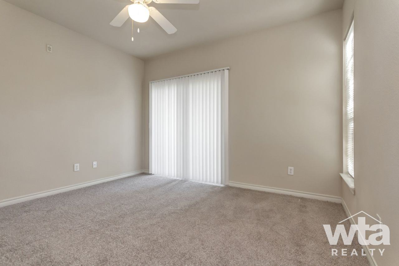 12007 N LAMAR BLVD - Photo 2 of 25