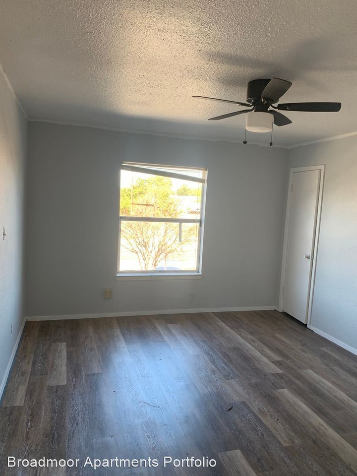 1516 Broadmoor Drive - Photo 2 of 3