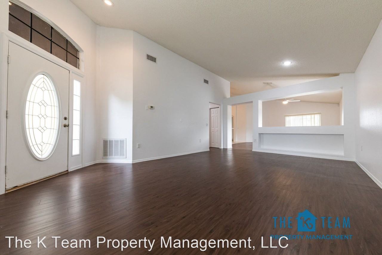 529 Terranova Cir - Photo 2 of 13