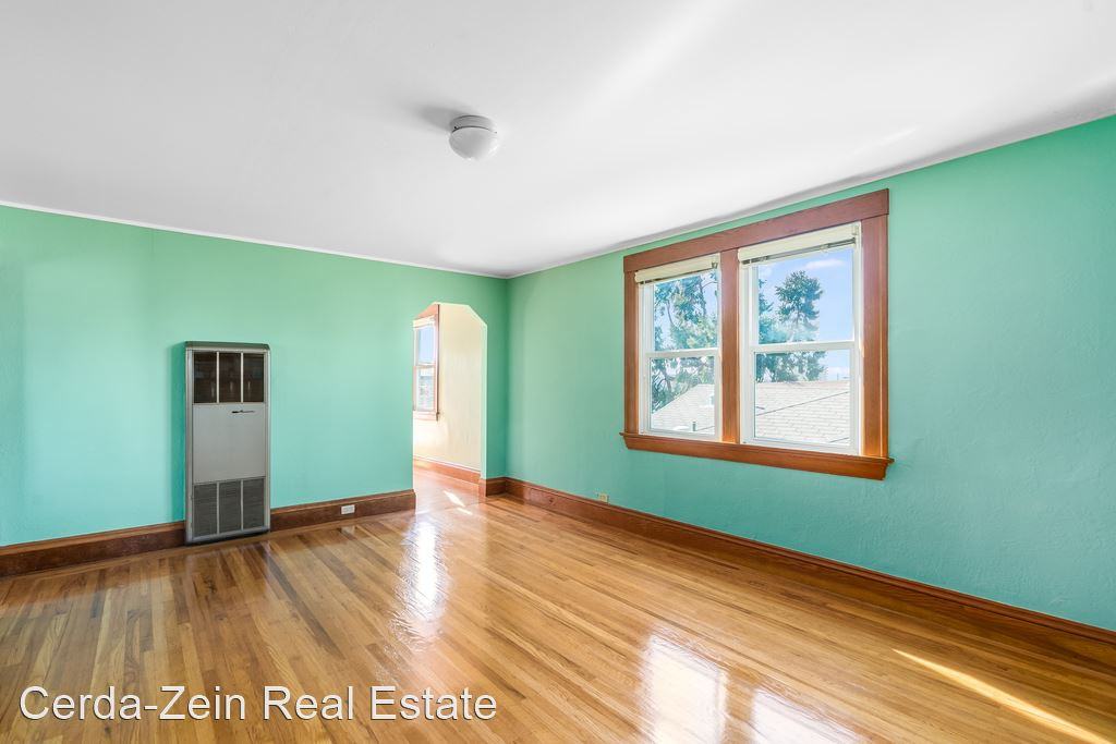 4382 4382 Howe Street - LU - Photo 2 of 23