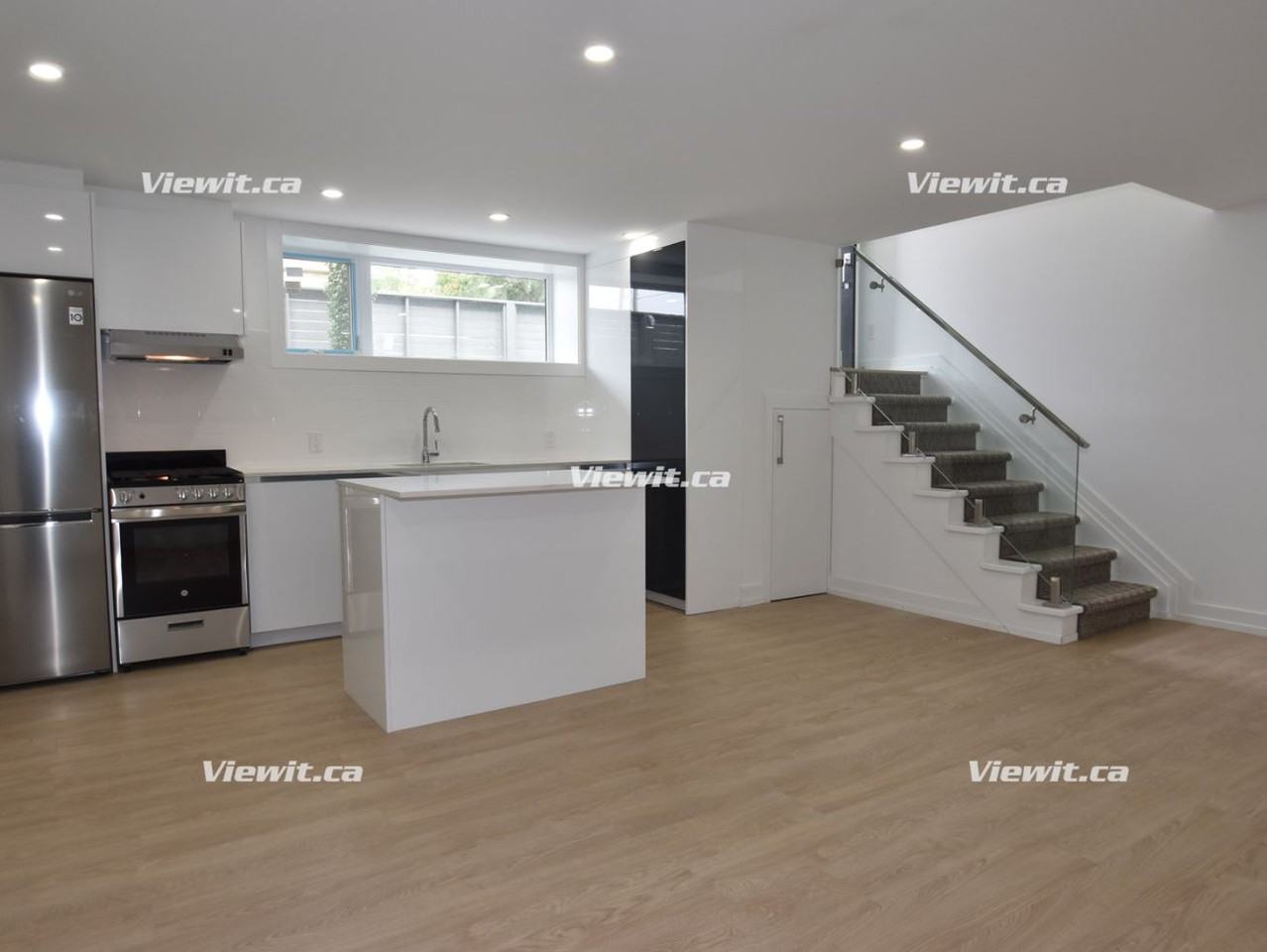 311 Linsmore Cres #1 - Photo 2 of 13