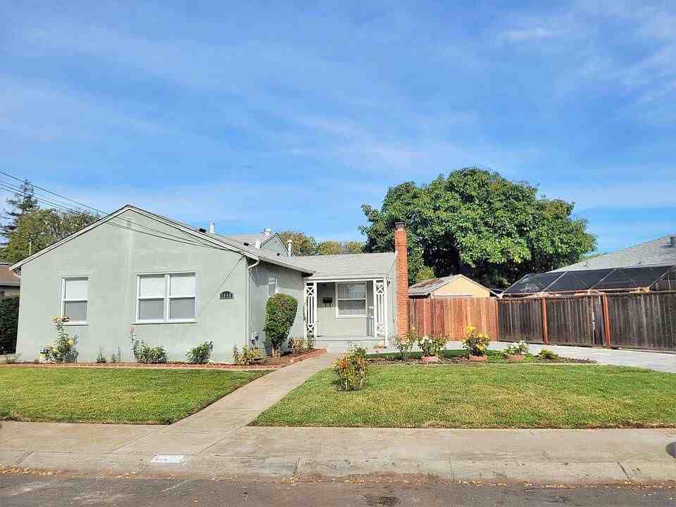 1040 Adason Dr - Photo 2 of 10