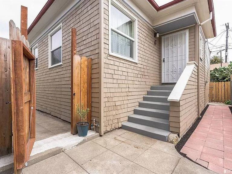 2020 E 15th St - Photo 2 of 11