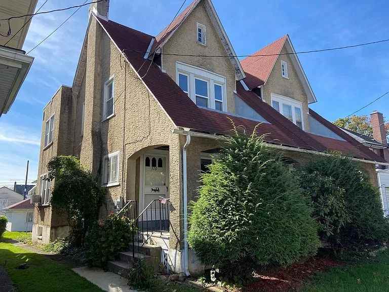 510 E 4th St - Photo 3 of 19