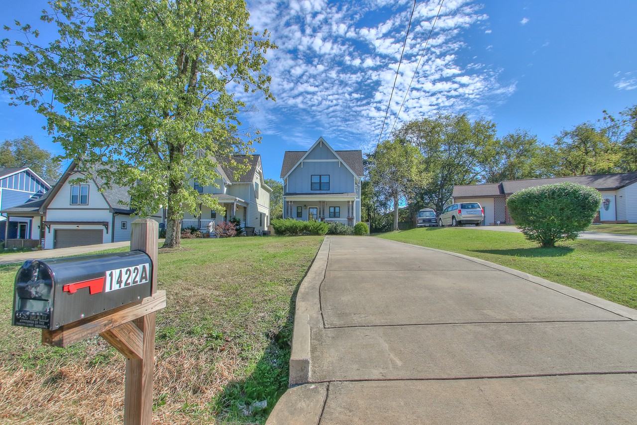 1422A Huffine St #1 - Photo 4 of 44