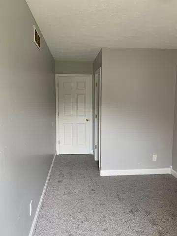 10625 Hathaway Ave - Photo 4 of 11