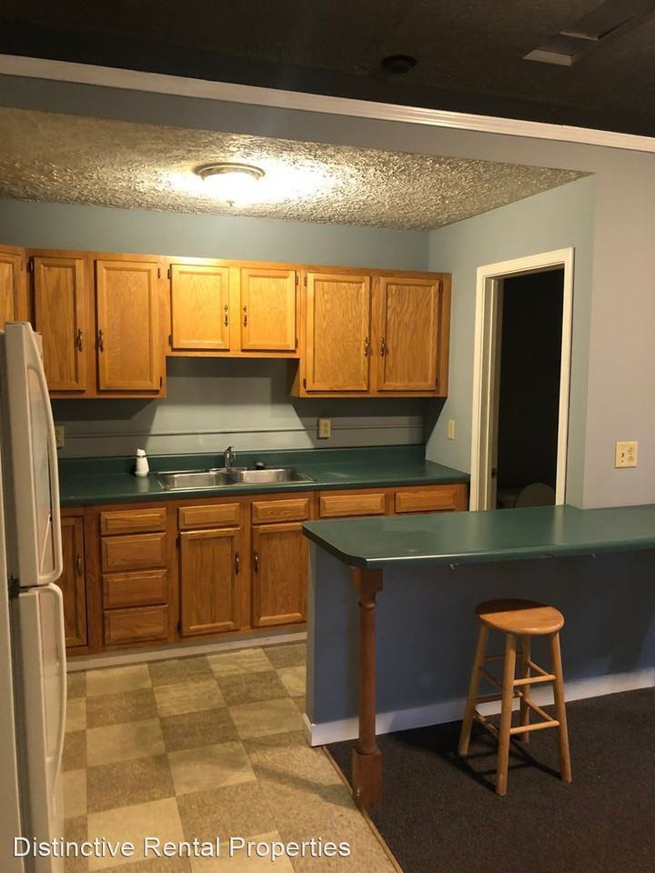 121 E Main St - Photo 3 of 8