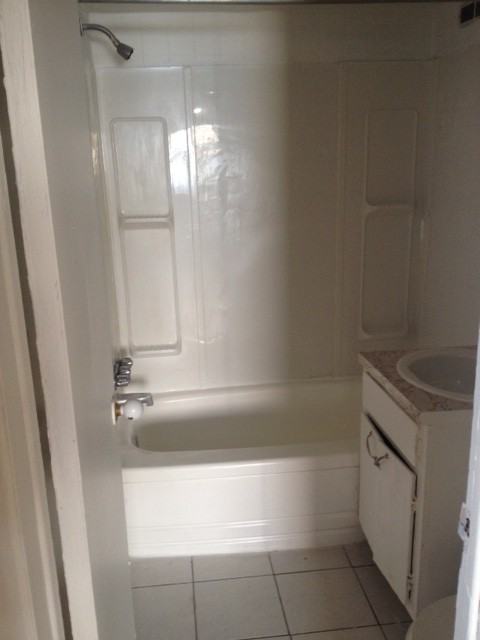 450 33e Avenue - Photo 2 of 4